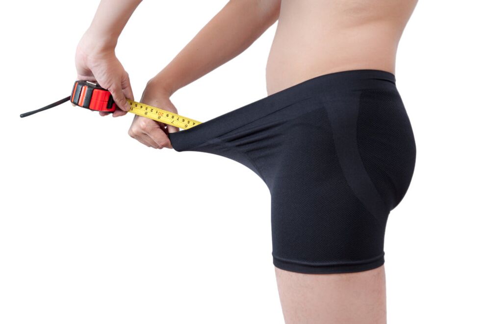 Bir adam penis büyütmenin sonucunu ölçer